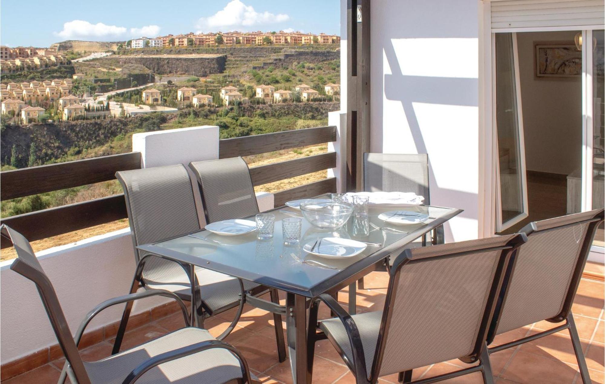 3 Bedroom Amazing Apartment In La Duquesa Castillo de Sabinillas エクステリア 写真