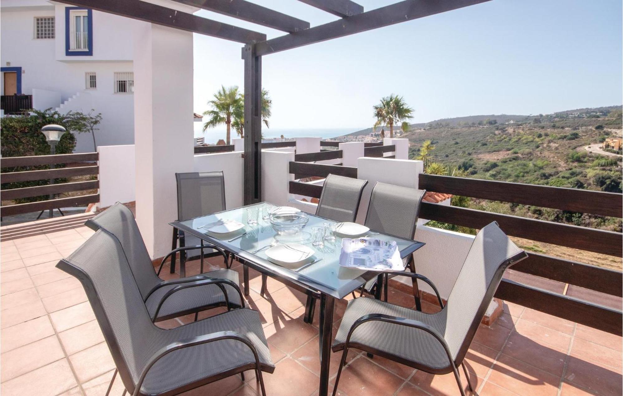 3 Bedroom Amazing Apartment In La Duquesa Castillo de Sabinillas エクステリア 写真
