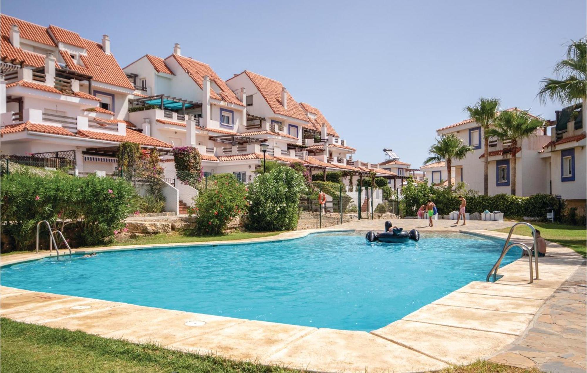 3 Bedroom Amazing Apartment In La Duquesa Castillo de Sabinillas エクステリア 写真